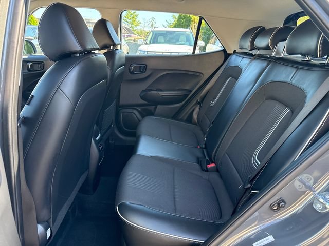 Used 2025 Hyundai Venue Limited FWD image 25