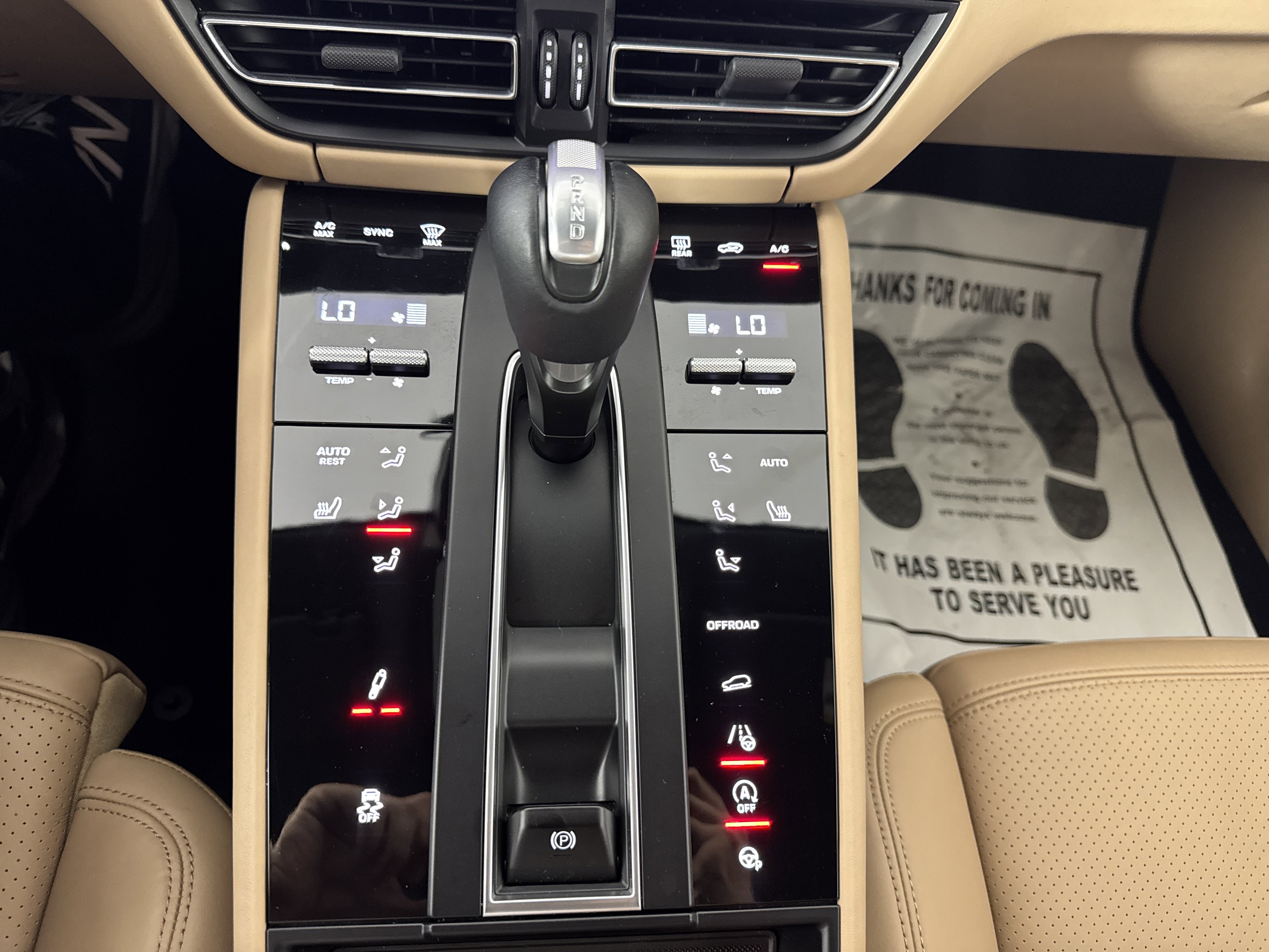 Used 2023 Porsche Macan Turbo image 35