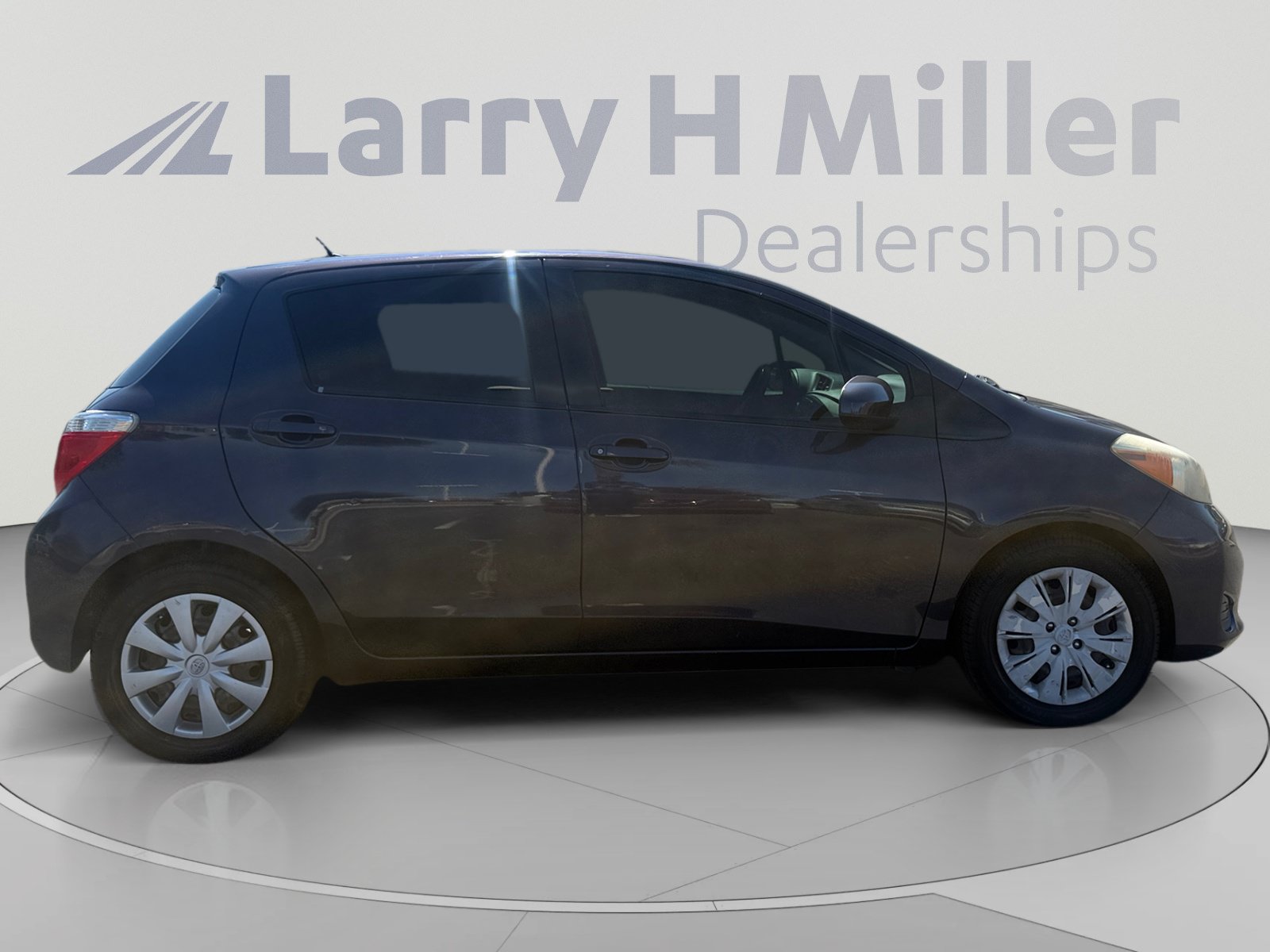Used 2014 Toyota Yaris L FWD image 6