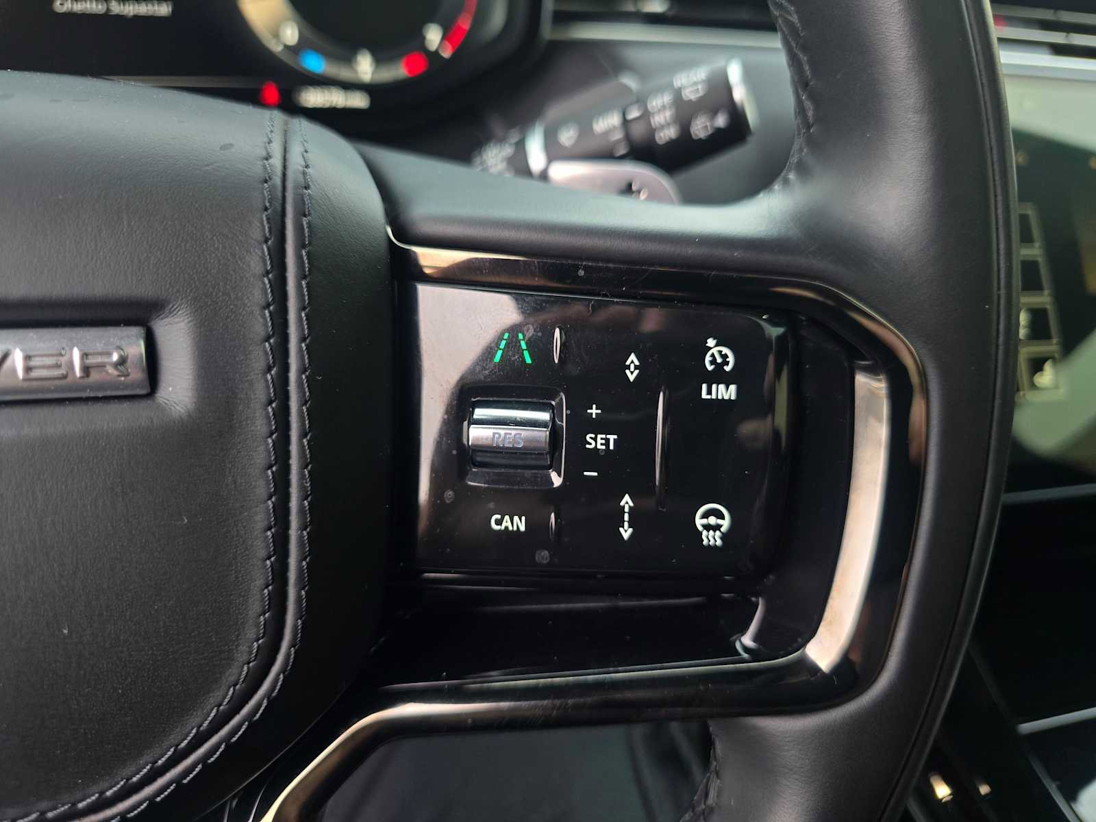 Used 2024 Land Rover Range Rover Sport Dynamic SE image 32