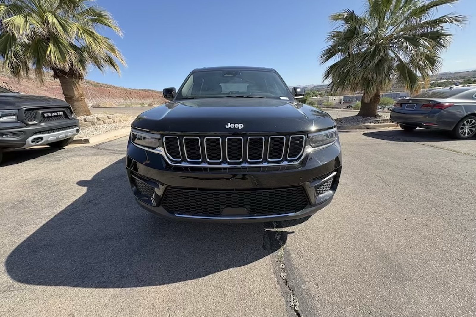 Used 2025 Jeep Grand Cherokee Laredo X w/ Luxury Tech Group I AWD/4WD image 8