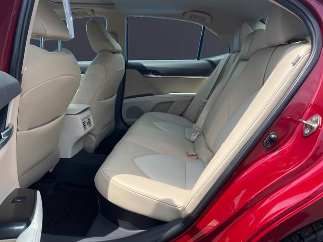 Used 2020 Toyota Camry XLE w/ Sunroof Package FWD image 13