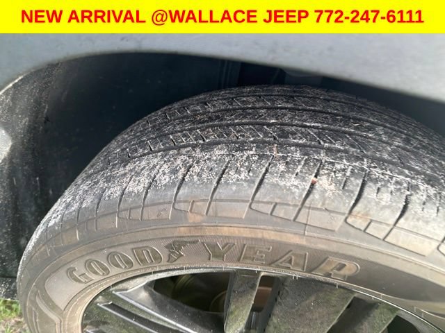 Used 2020 Volkswagen Atlas Cross Sport SE w/ Panoramic Sunroof Package FWD image 16