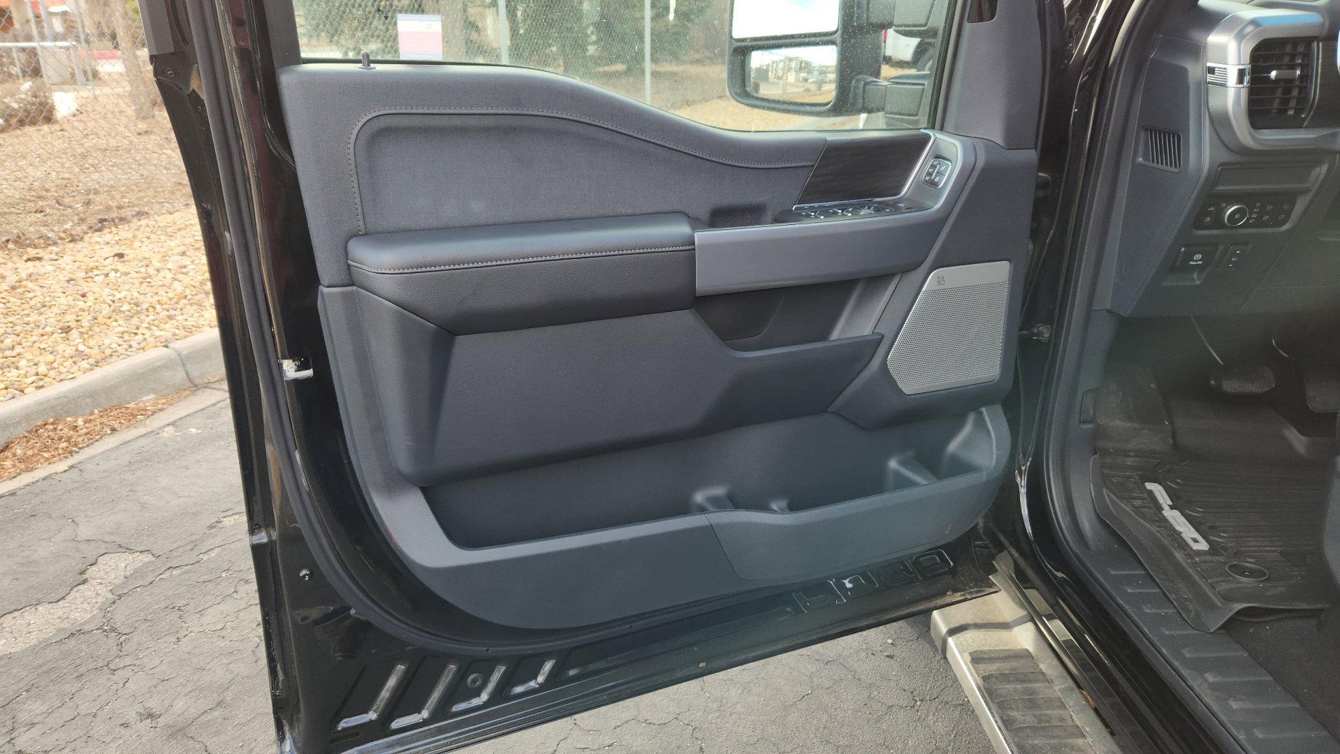 New 2025 Ford F150 Lariat w/ Equipment Group 501A Mid image 23