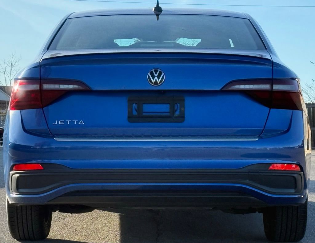 Used 2023 Volkswagen Jetta Sport FWD image 4