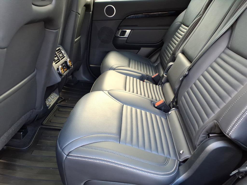 Certified 2025 Land Rover Discovery S image 5