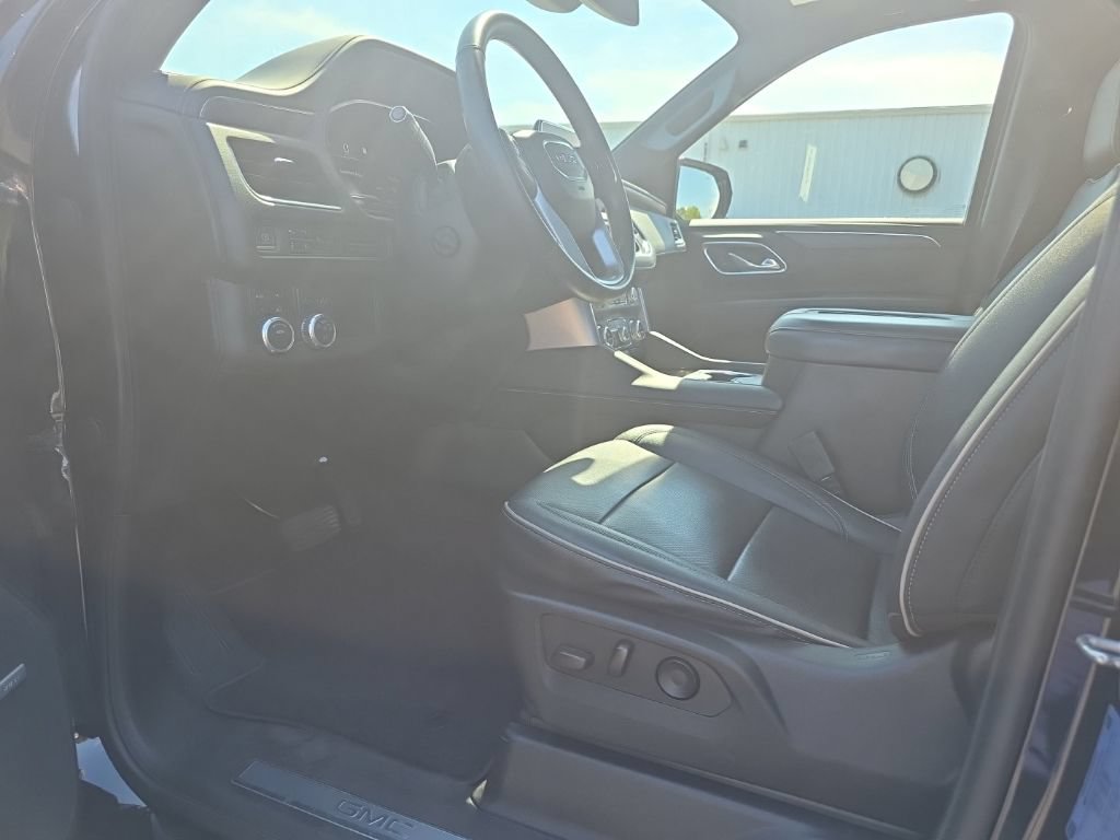 Used 2023 GMC Yukon XL SLT w/ SLT Luxury Package AWD/4WD image 11