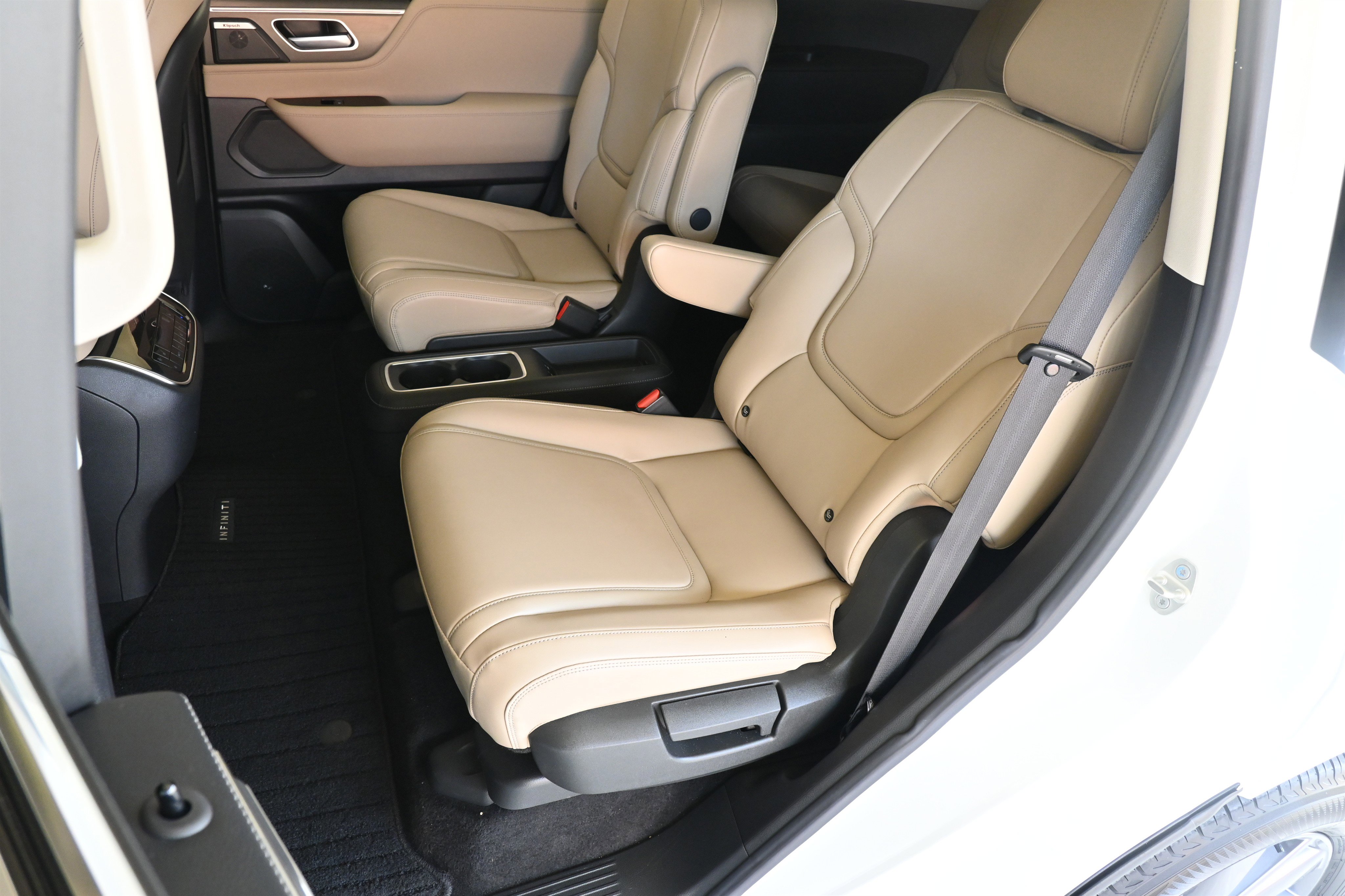 Used 2025 INFINITI QX80 Pure w/ Cargo Package image 18