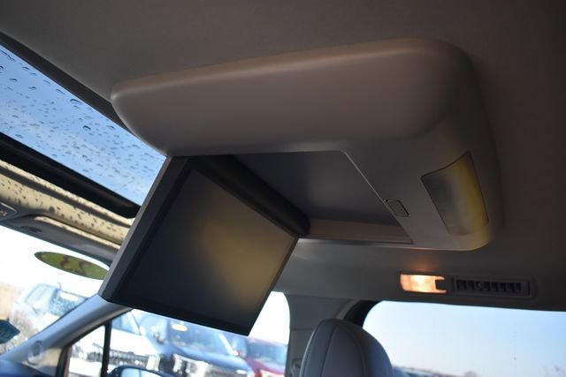 Used 2023 Toyota Sienna Limited image 24