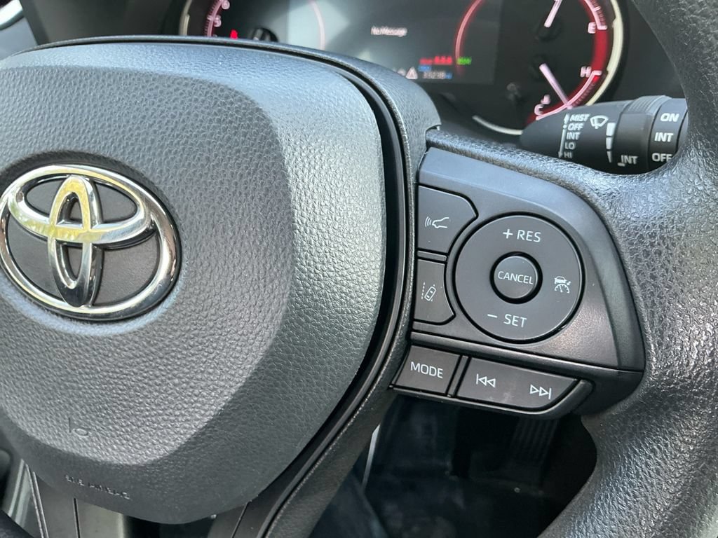 Used 2025 Toyota RAV4 XLE AWD/4WD image 20