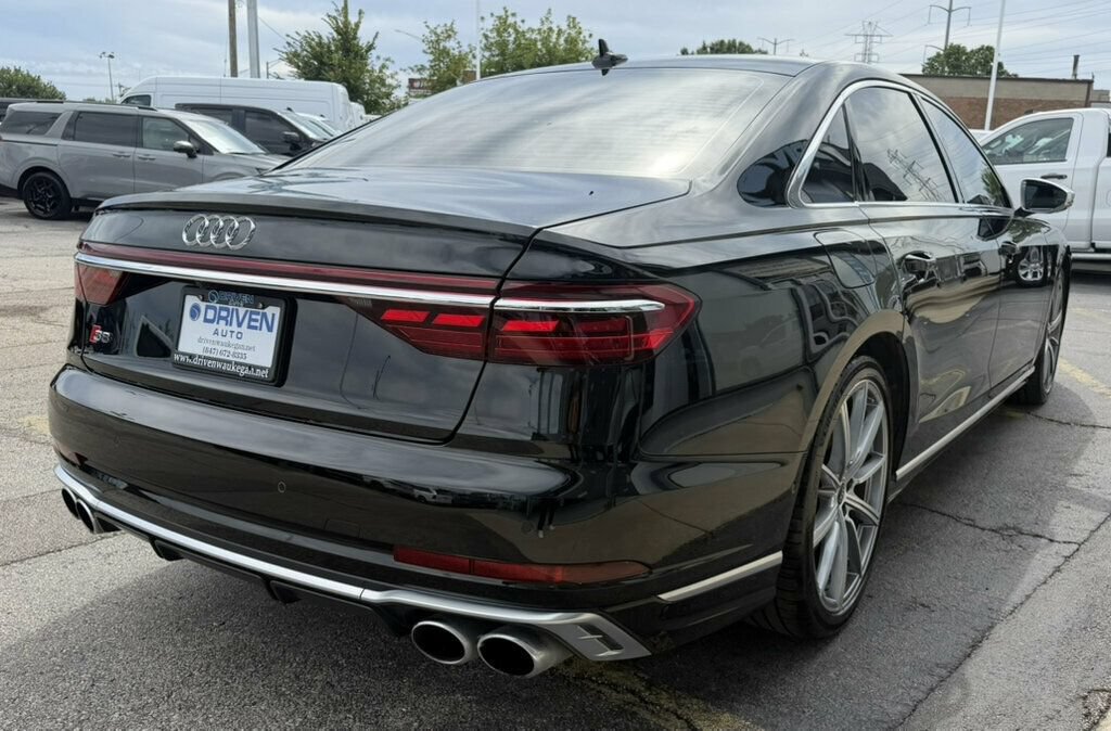 Used 2022 Audi S8 w/ S8 Comfort Plus Package AWD/4WD image 5