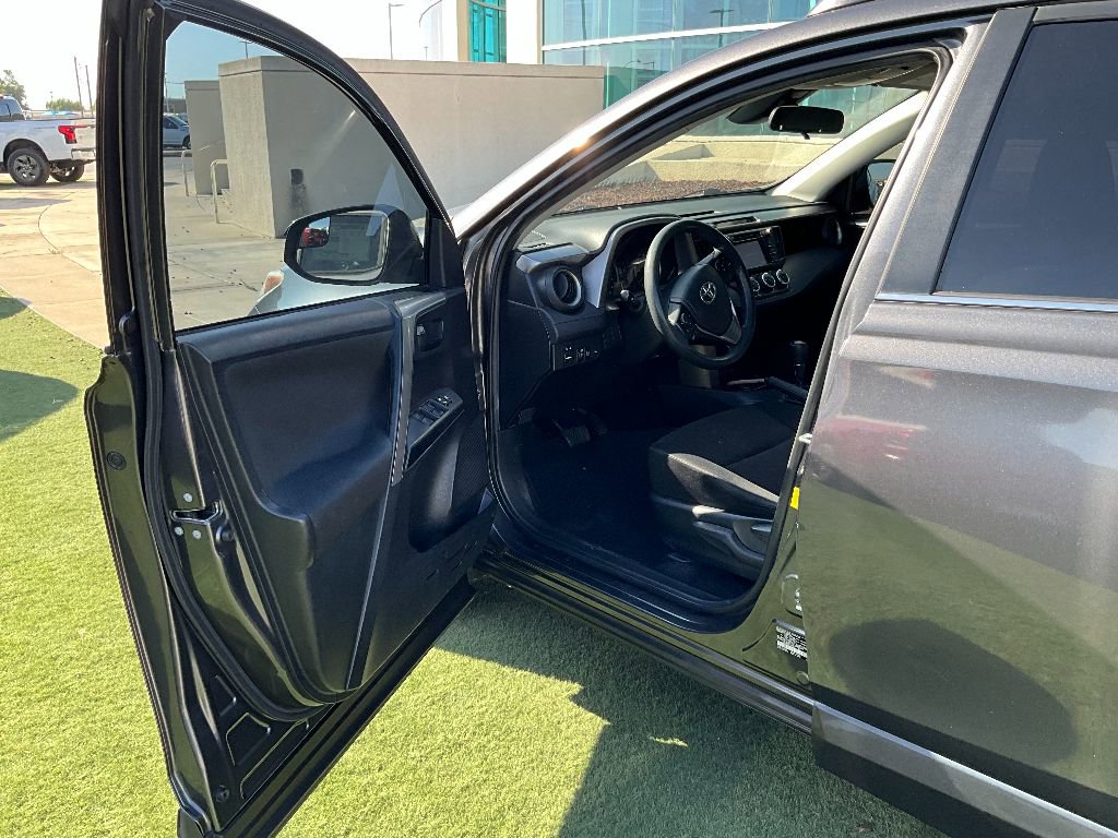 Used 2017 Toyota RAV4 LE image 9