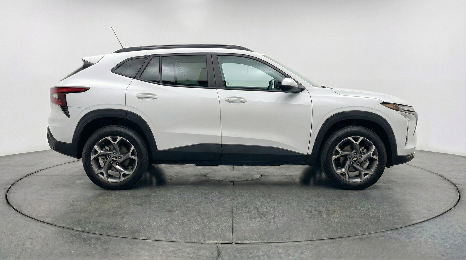 Used 2025 Chevrolet Trax LT w/ LT Convenience Package FWD image 11