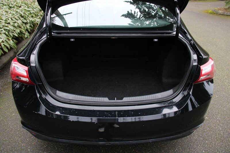 Used 2020 Chevrolet Malibu LT FWD image 16