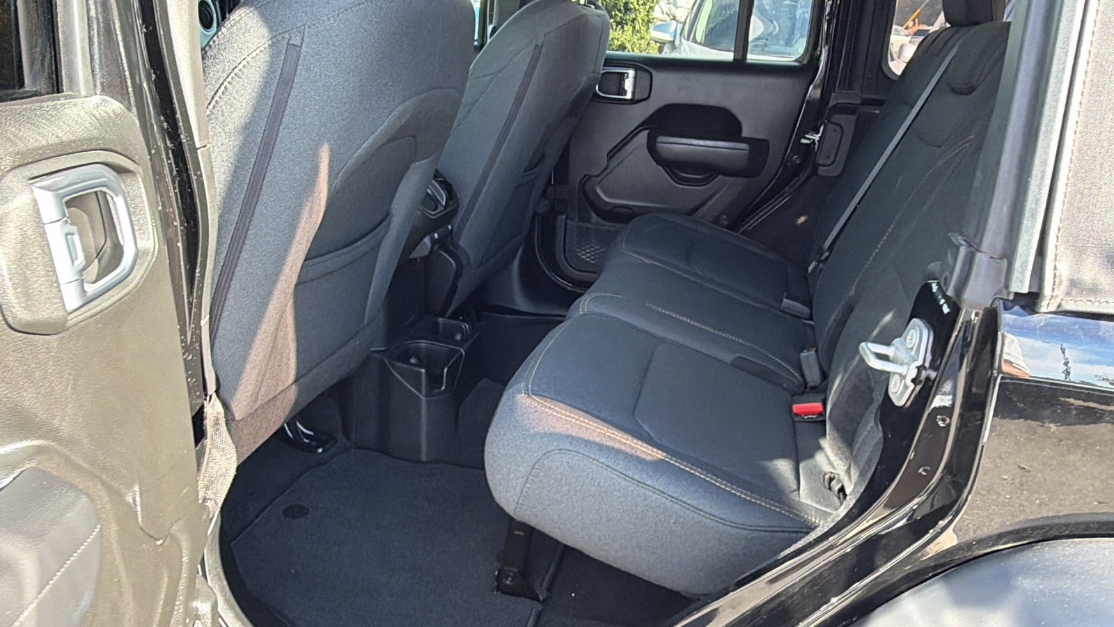 Used 2025 Jeep Wrangler Unlimited Sport AWD/4WD image 23