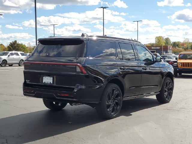 New 2027 Lincoln Navigator Reserve w/ Jet Appearance Package AWD/4WD image 3