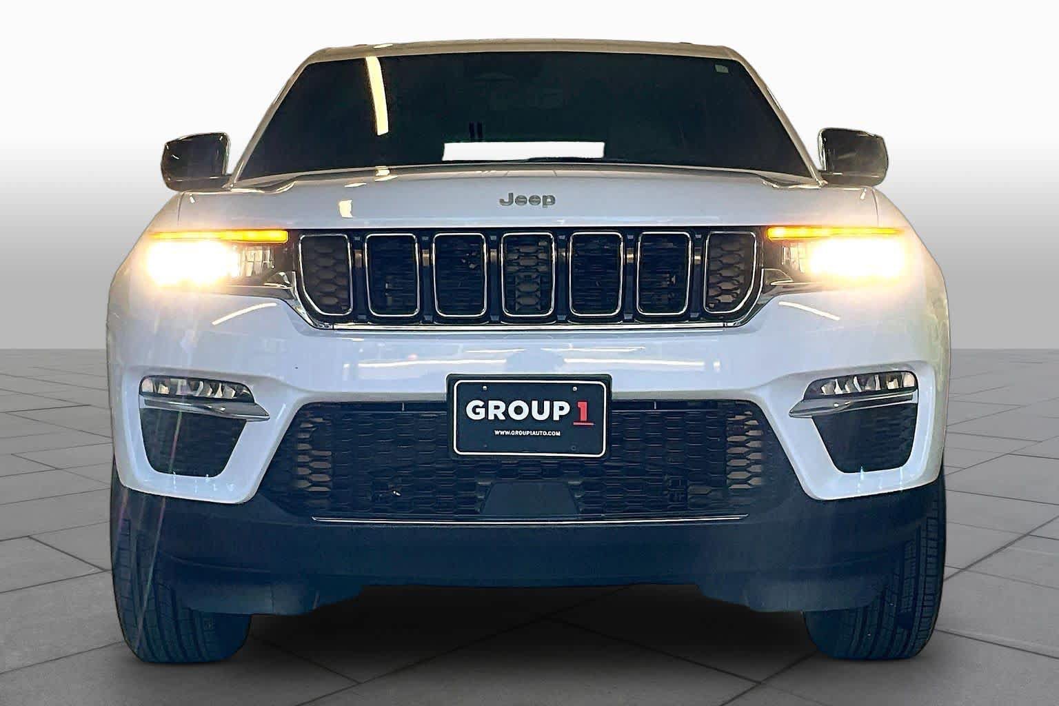 Used 2025 Jeep Grand Cherokee Limited AWD/4WD image 3