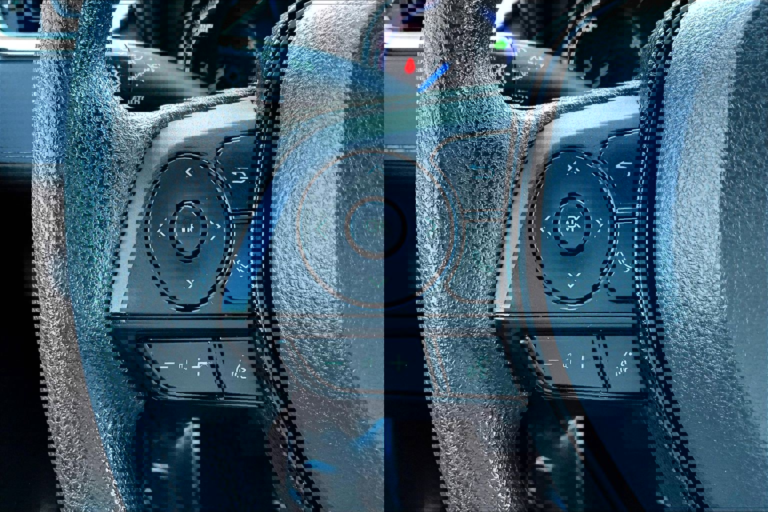 Used 2025 Toyota RAV4 XLE image 17