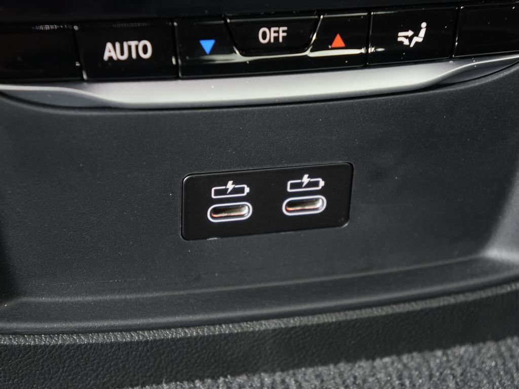 Used 2025 BMW M3 w/ Executive Package RWD image 45