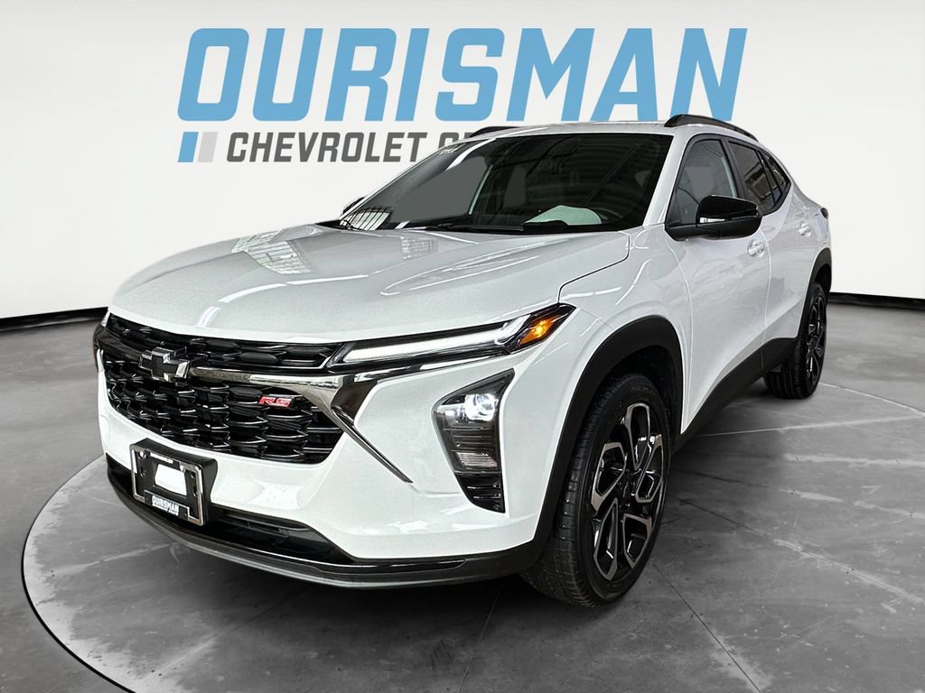 Used 2025 Chevrolet Trax RS w/ Sunroof Package FWD image 2