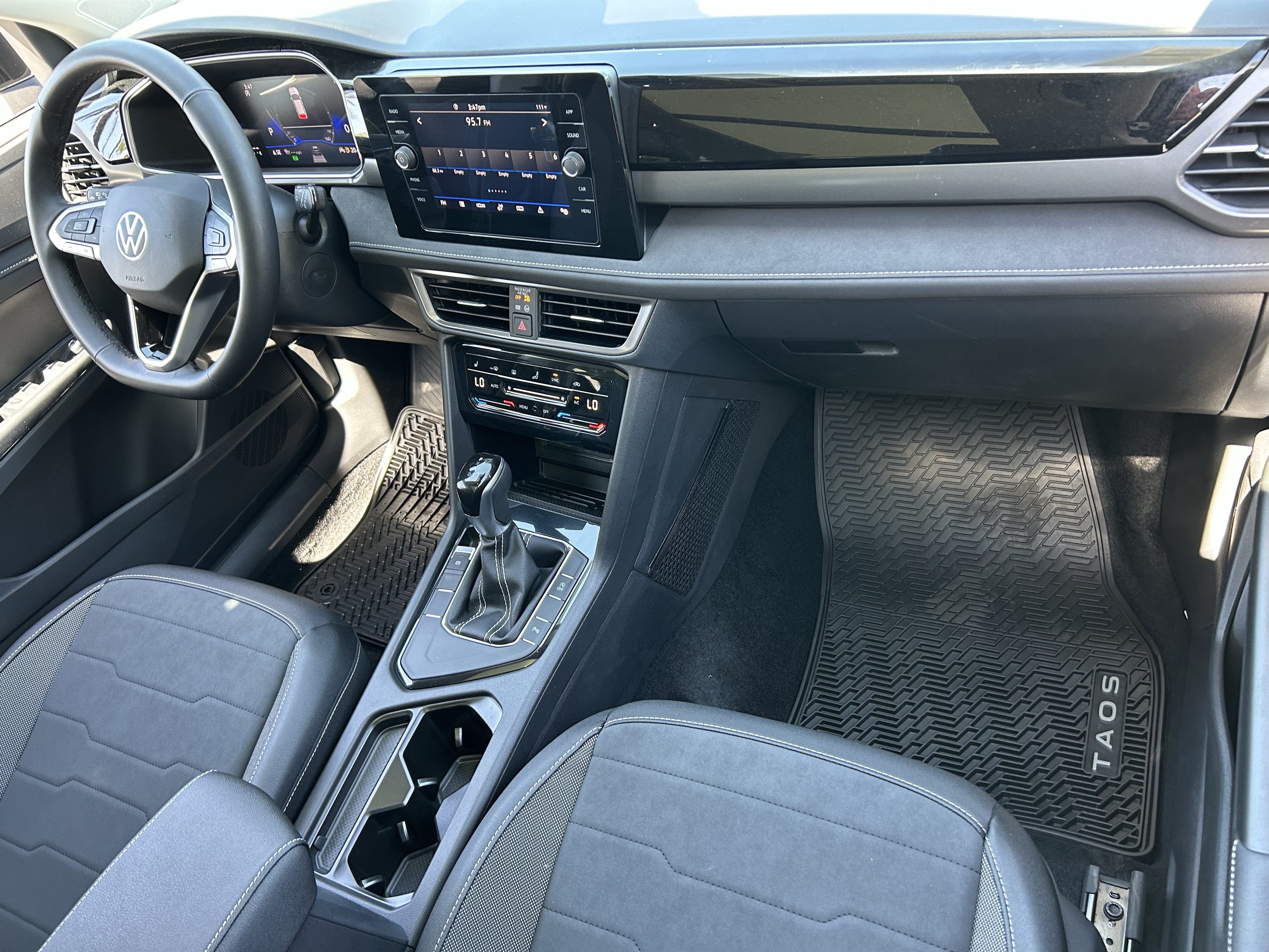New 2026 Volkswagen Taos SE FWD image 9