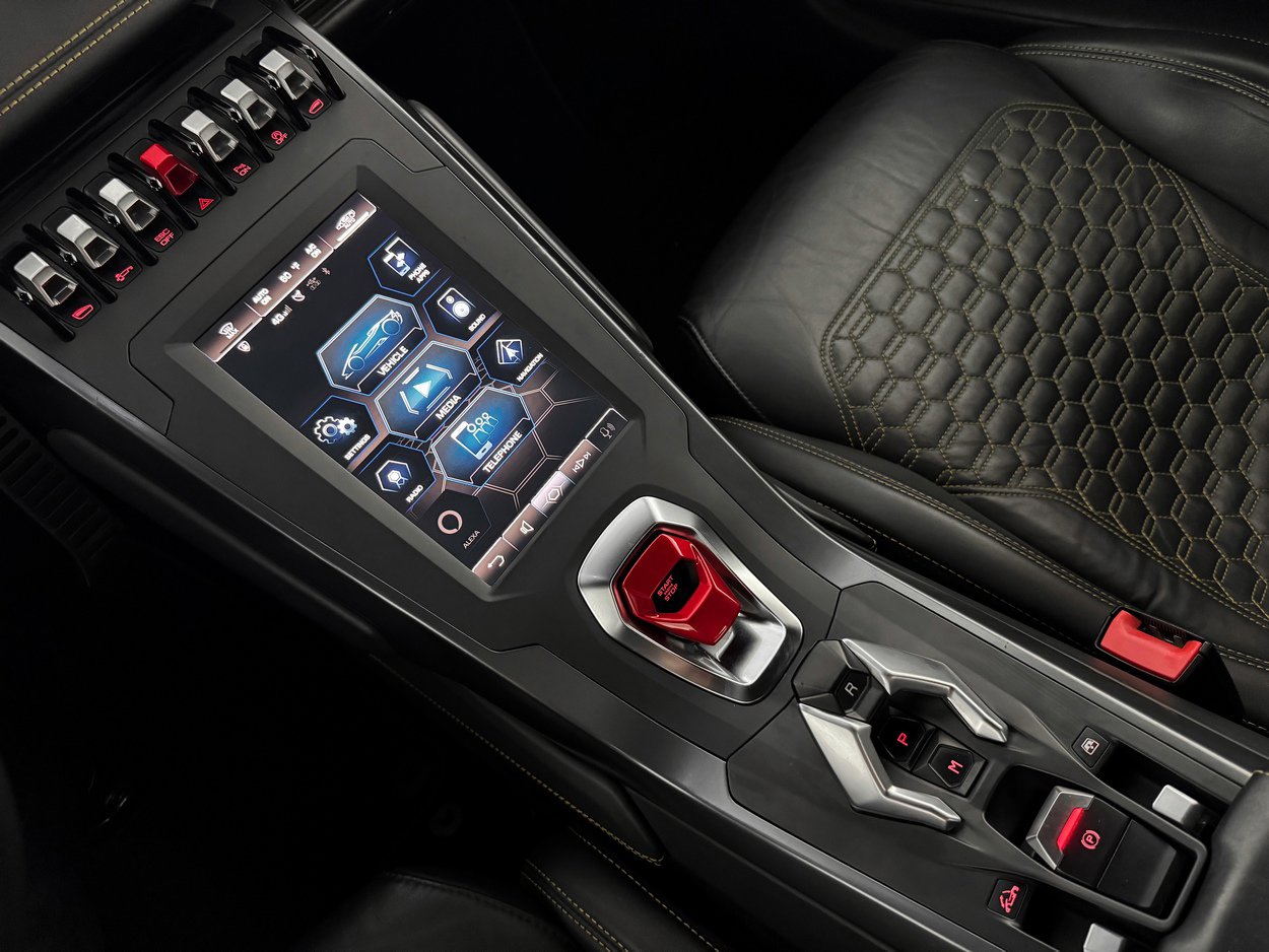 Used 2023 Lamborghini Huracan EVO image 19