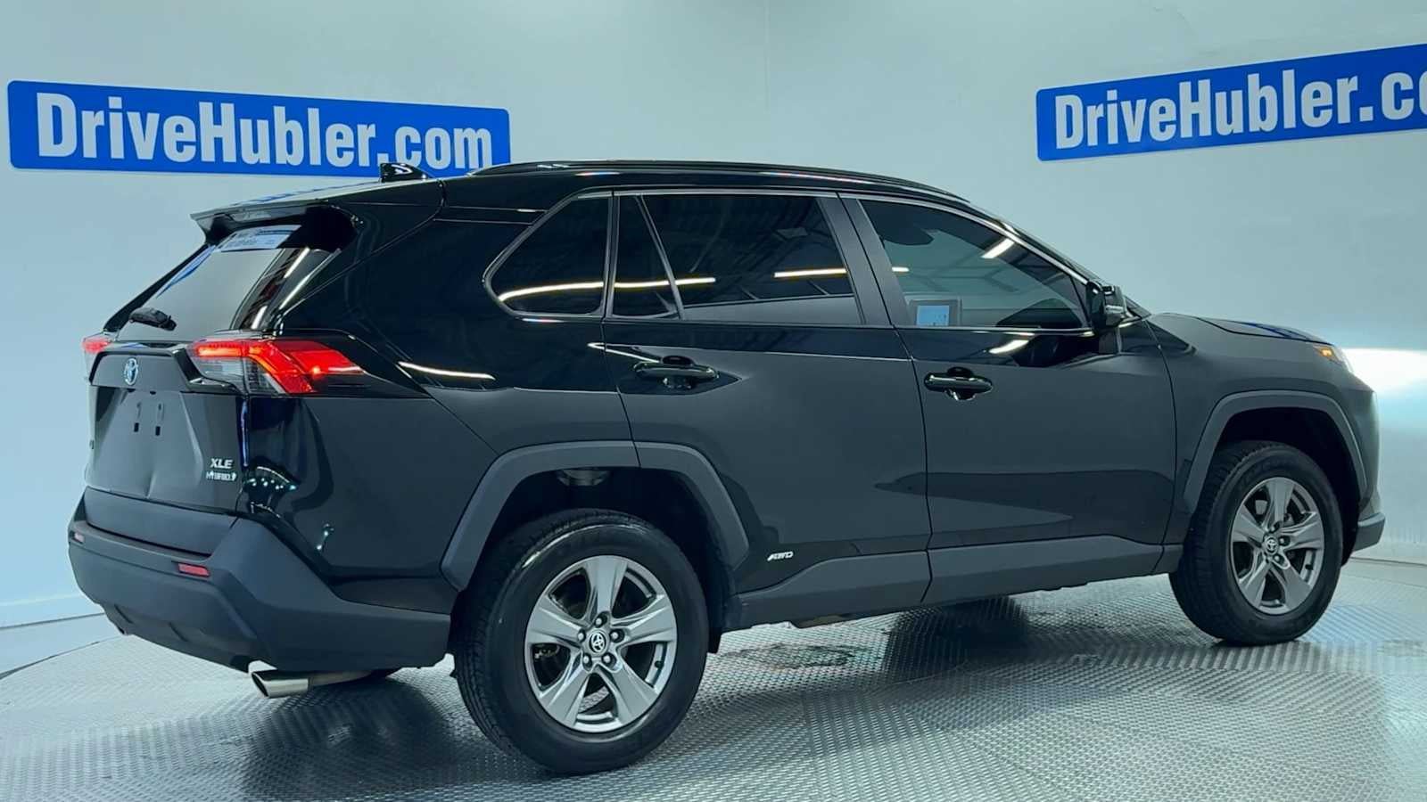 Used 2024 Toyota RAV4 XLE AWD/4WD image 8