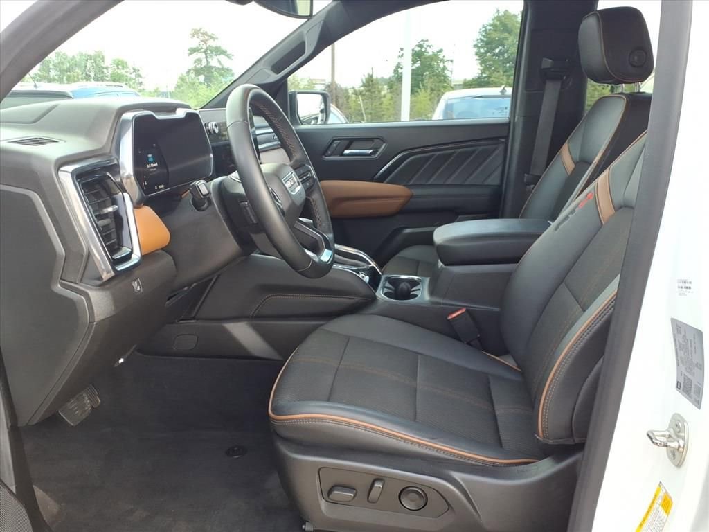 Used 2024 GMC Canyon AT4 w/ Technology Package image 19