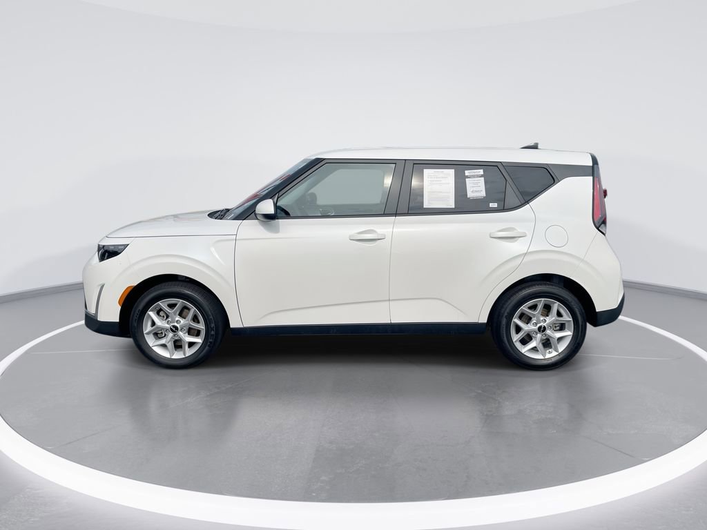 Used 2025 Kia Soul LX w/ LX Technology Package FWD image 5