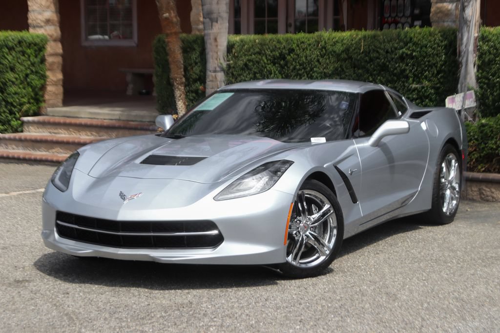 Used 2017 Chevrolet Corvette Stingray Coupe w/ 1LT RWD image 4