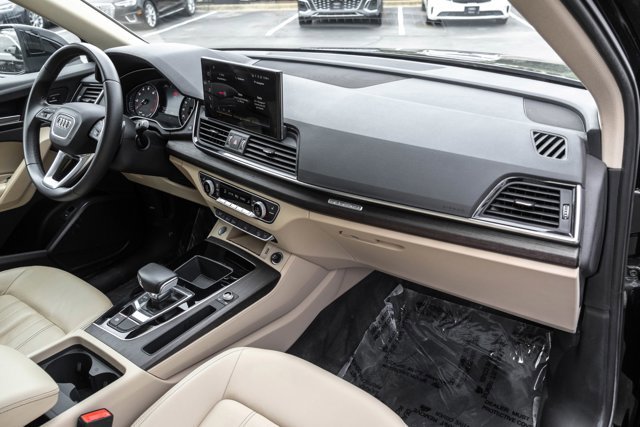 Used 2023 Audi Q5 2.0T Premium w/ Convenience Package AWD/4WD image 24