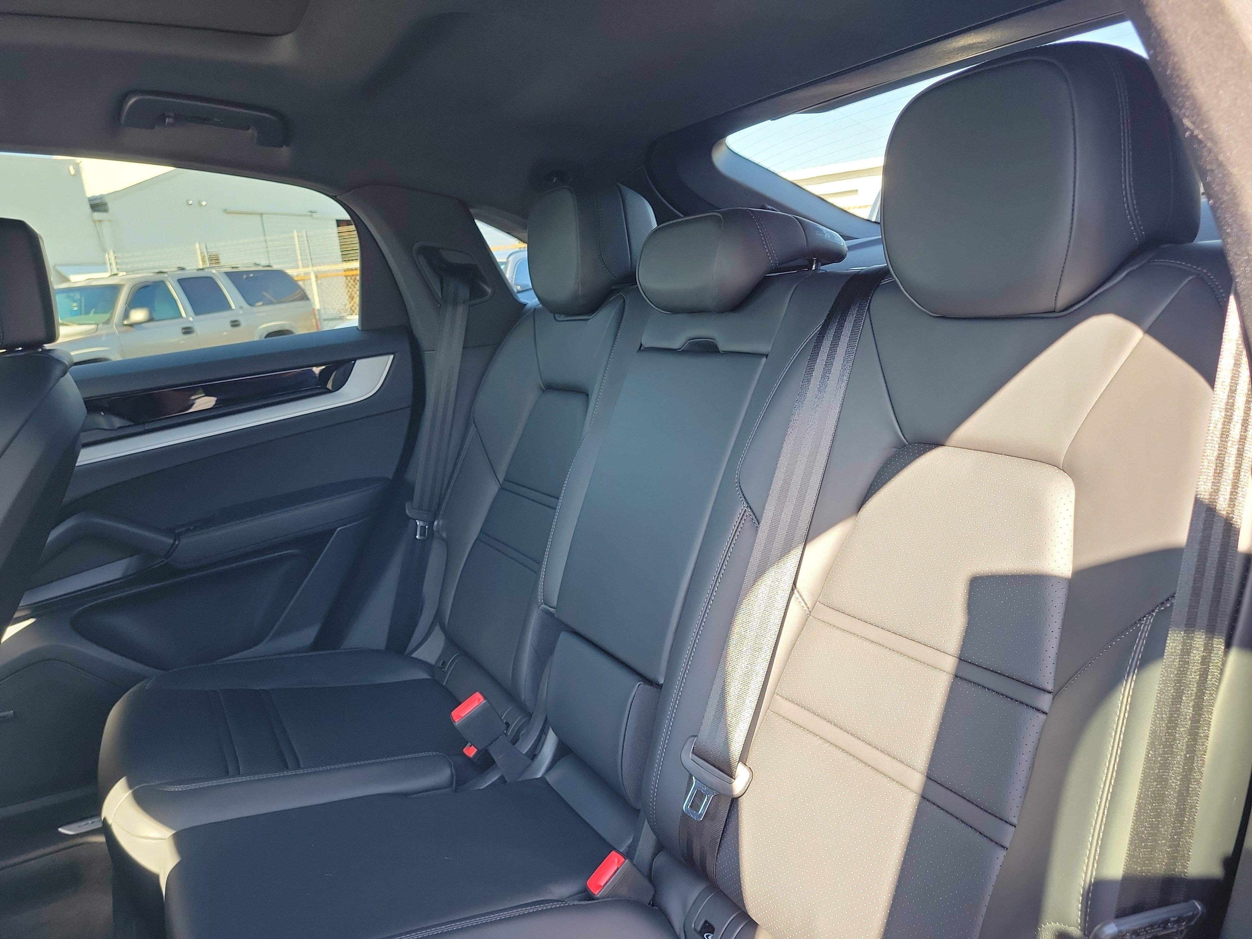 Used 2024 Porsche Cayenne Coupe image 10