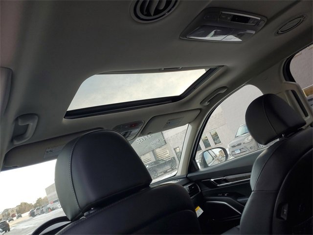 Used 2024 Kia Telluride EX w/ EX Captain's Chair Package image 9