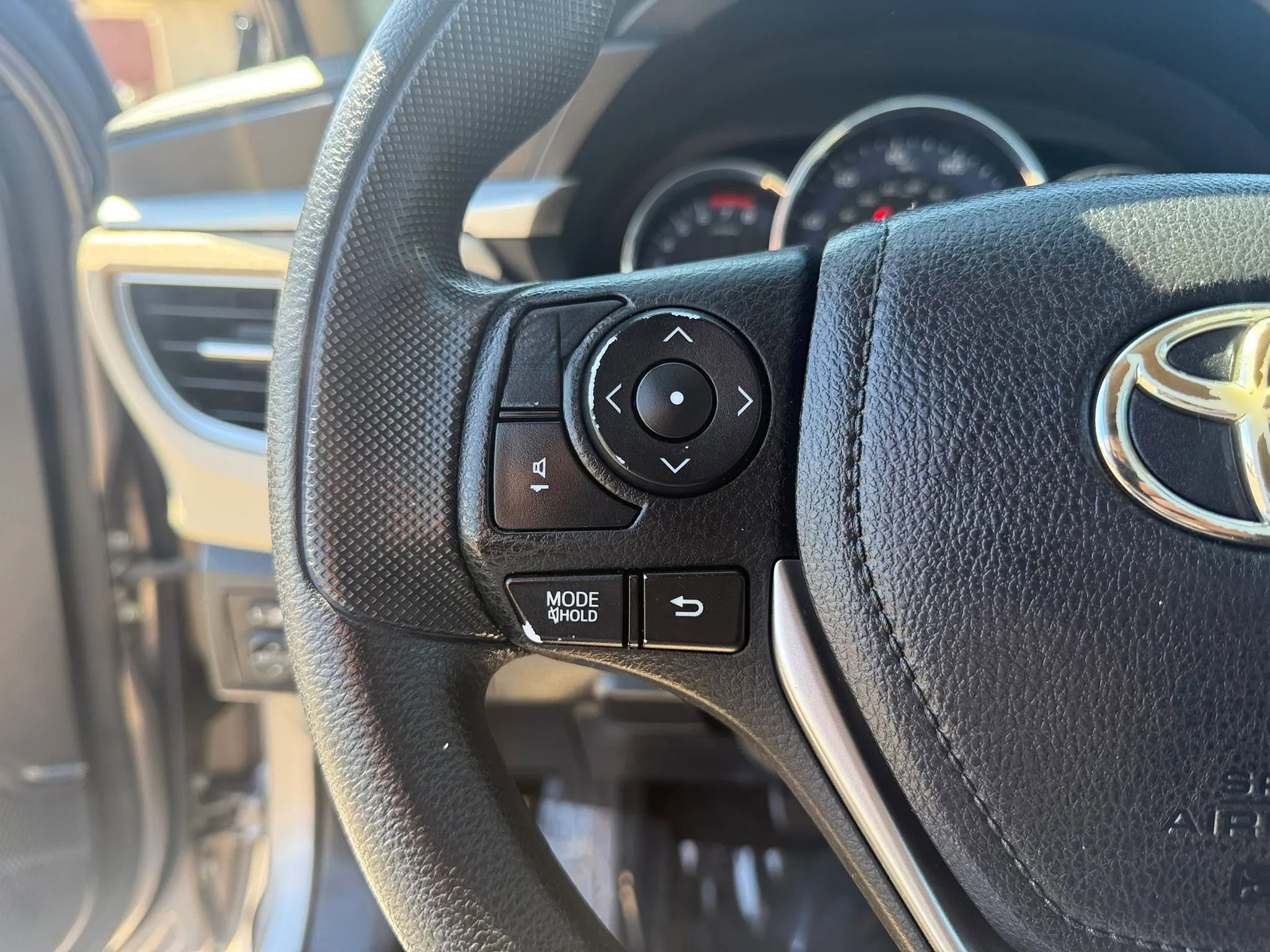 Used 2014 Toyota Corolla LE image 13