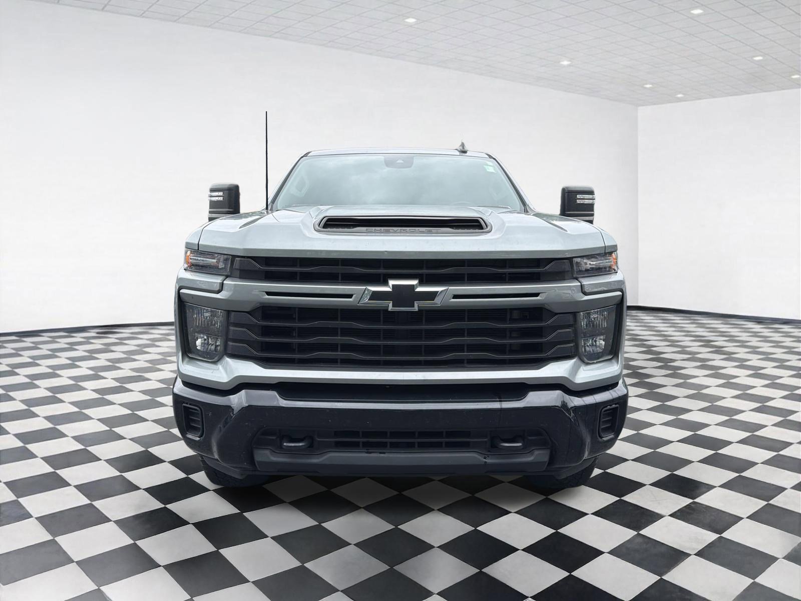 Used 2024 Chevrolet Silverado 2500 Custom w/ Custom Value Package AWD/4WD image 2