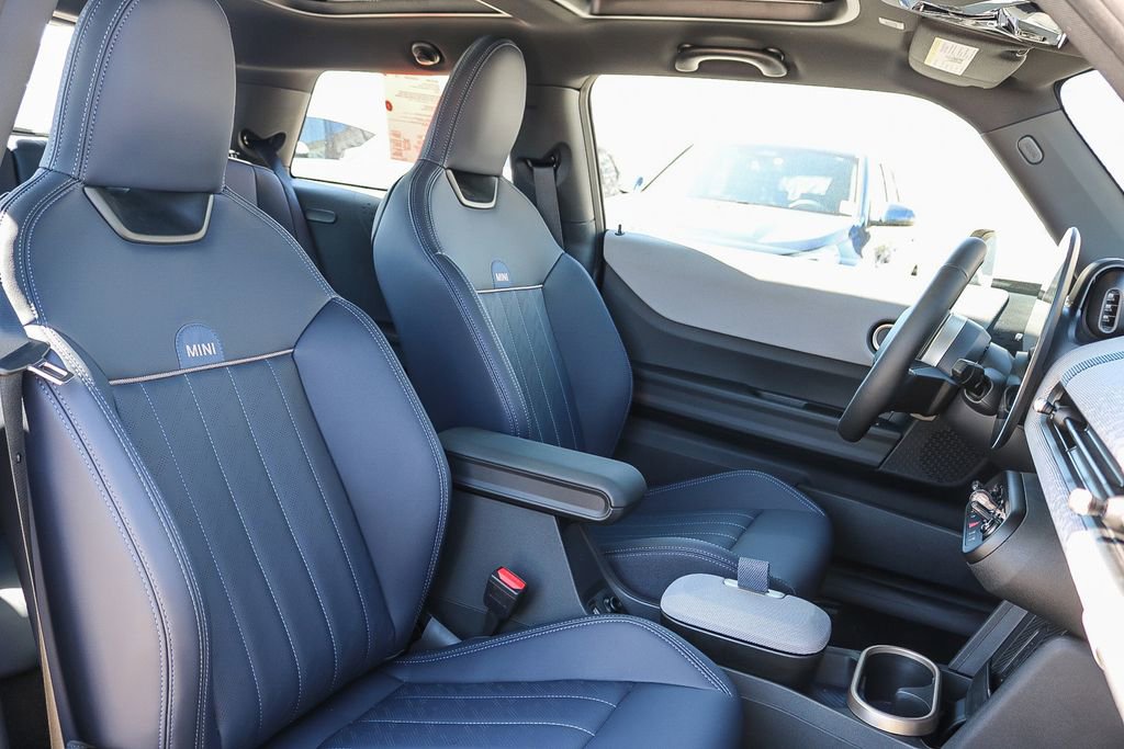 Used 2025 MINI Cooper 2-Door Hardtop image 15