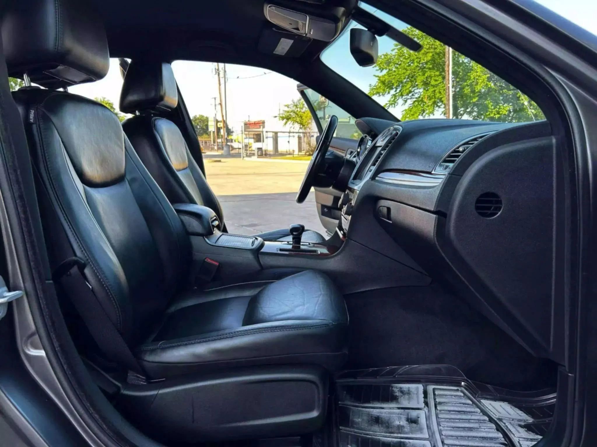 Used 2013 Chrysler 300 image 18