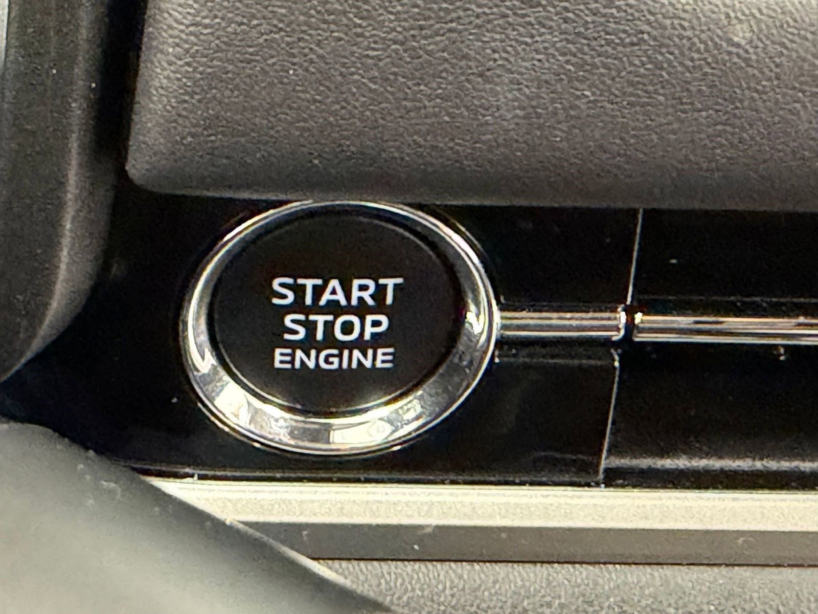 Used 2025 Mitsubishi Outlander ES image 31