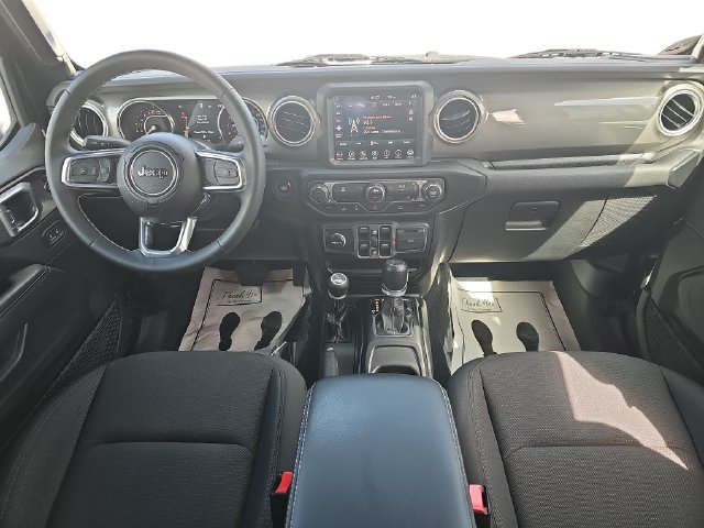 Used 2023 Jeep Gladiator Overland AWD/4WD image 9