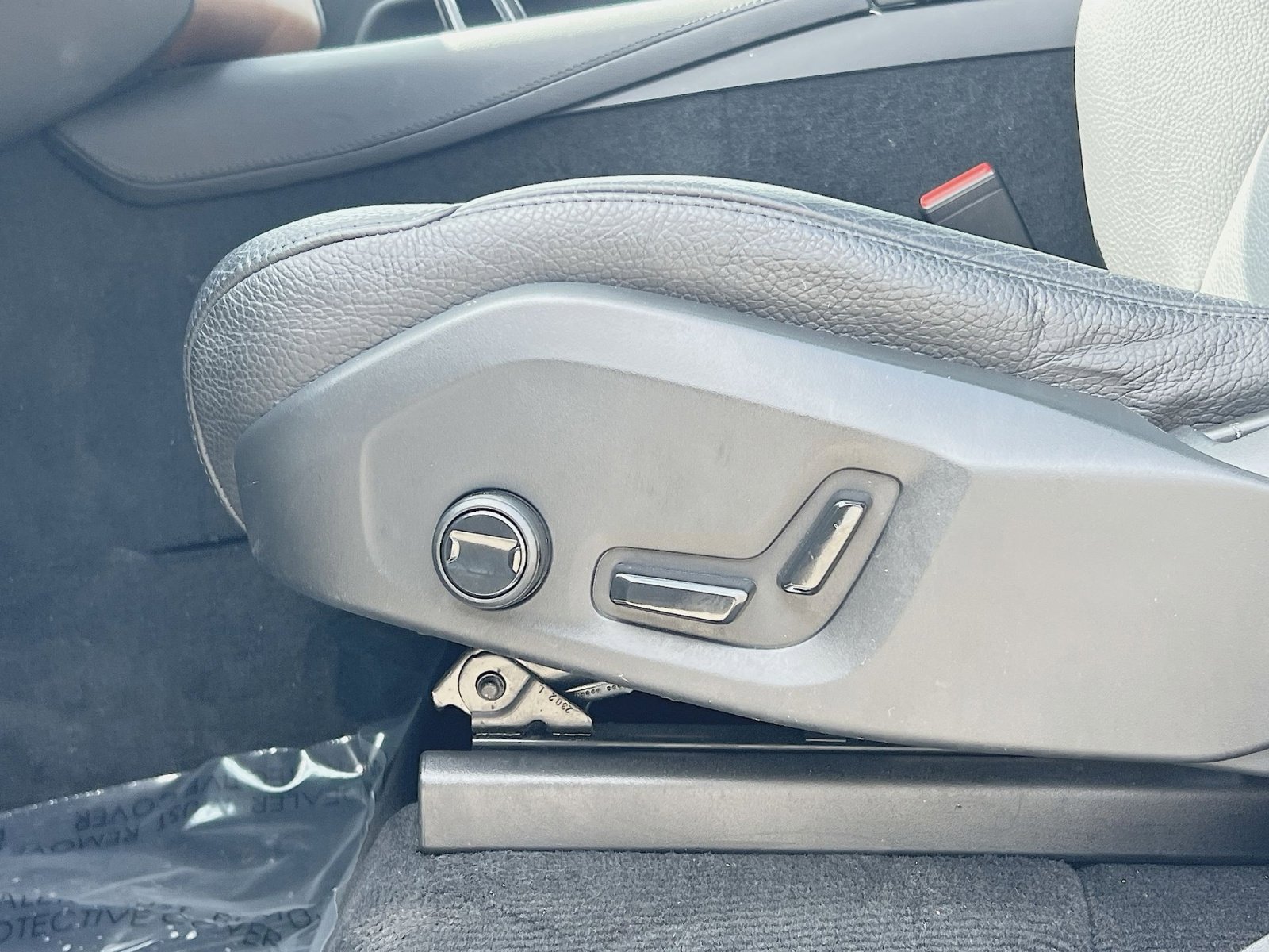 Certified 2023 Volvo XC90 B5 Plus w/ Protection Package Premier image 14