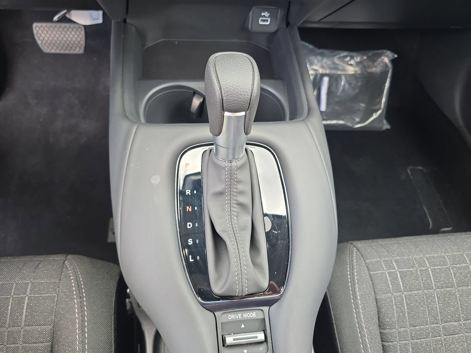 Certified 2025 Honda HR-V LX image 19