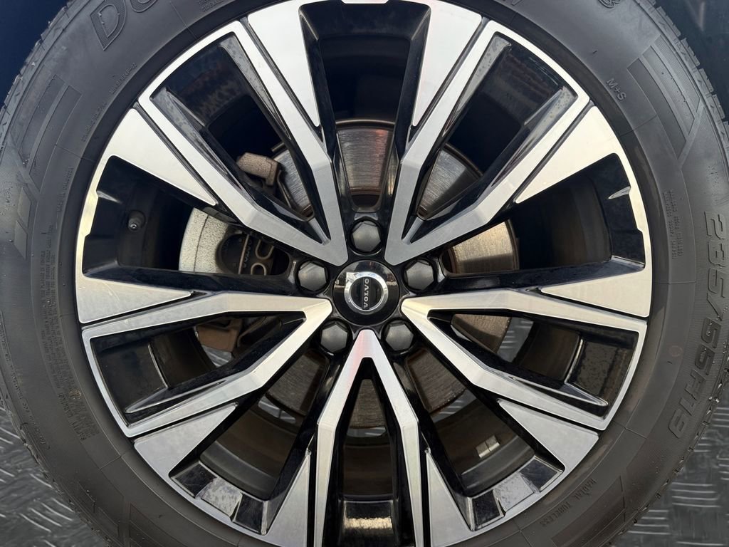 Used 2024 Volvo XC60 B5 Plus image 20