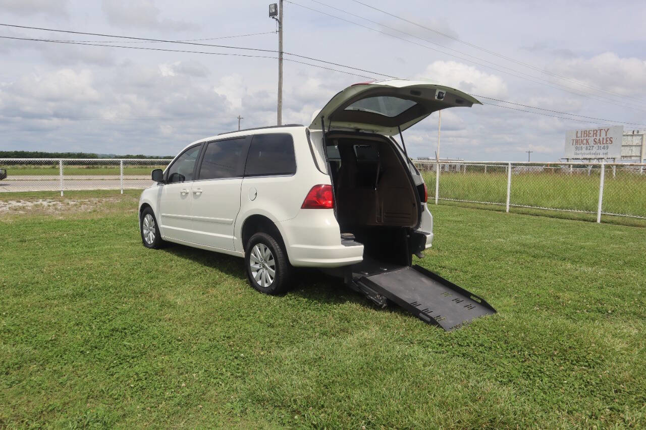 Used 2012 Volkswagen Routan SEL FWD image 20