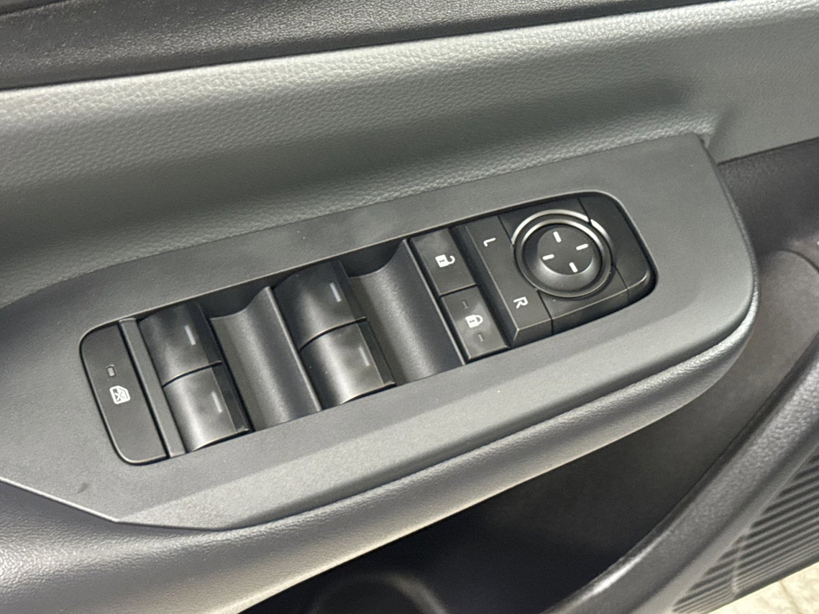 Used 2024 Toyota Prius LE image 19