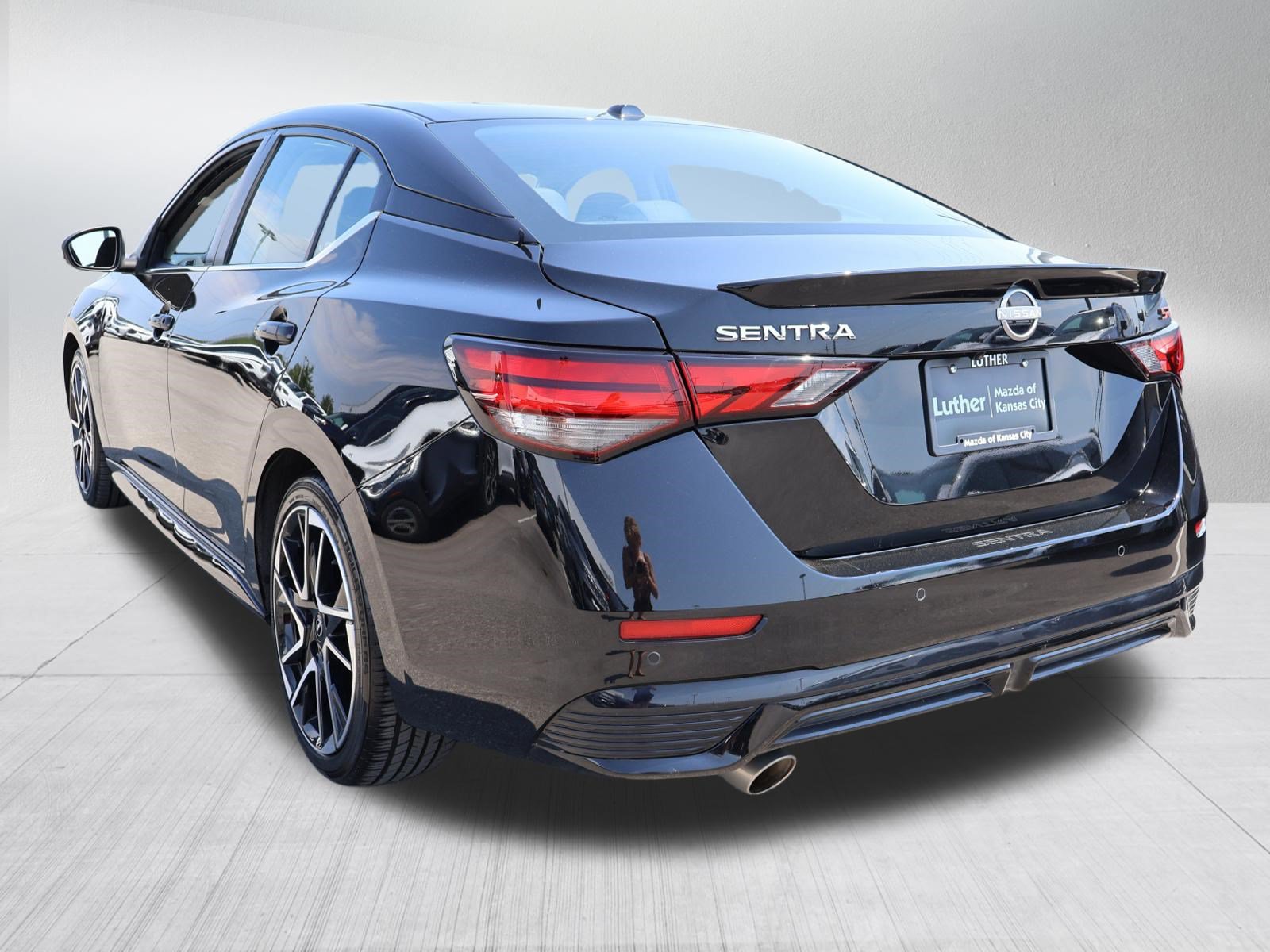 Used 2024 Nissan Sentra SR FWD image 5