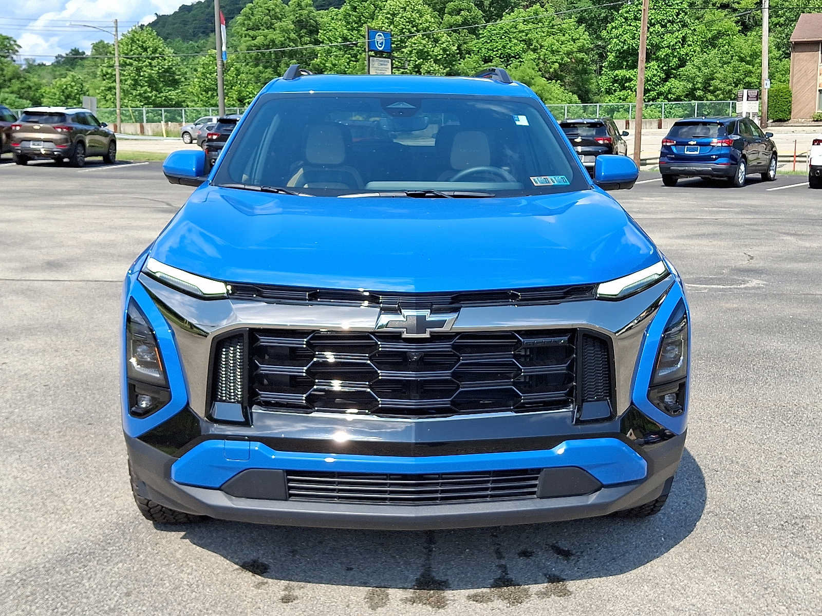 Used 2026 Chevrolet Equinox ACTIV w/ Convenience Package III AWD/4WD image 2