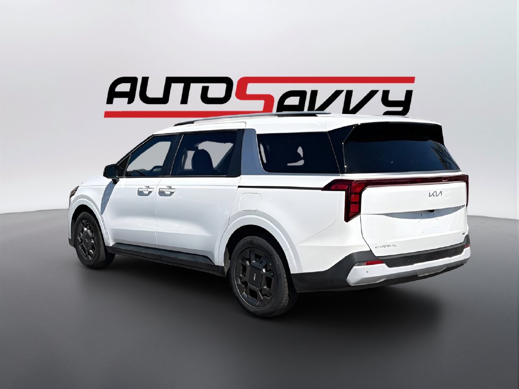Used 2025 Kia Carnival EX FWD image 5