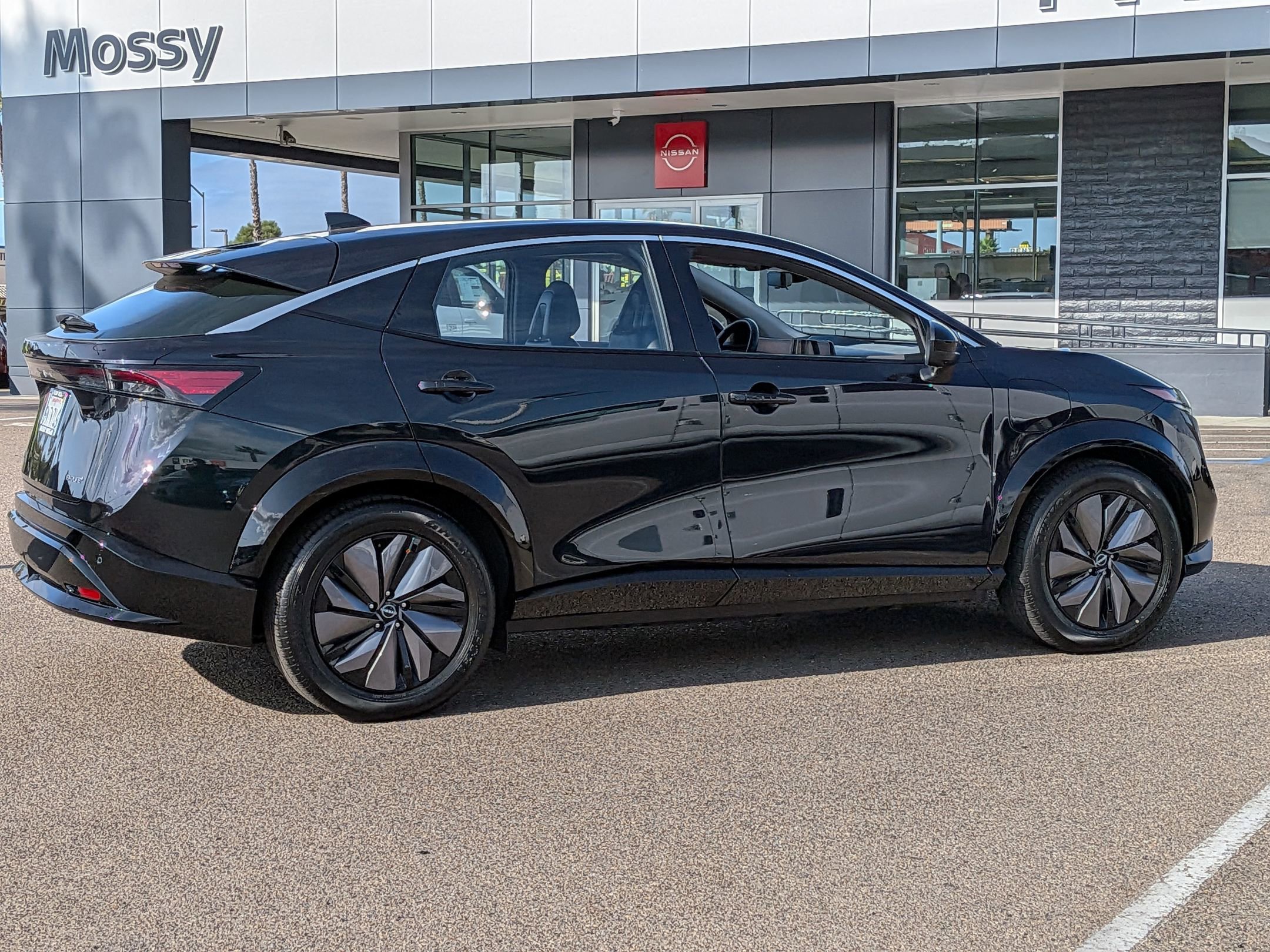 Used 2024 Nissan Ariya FWD image 5