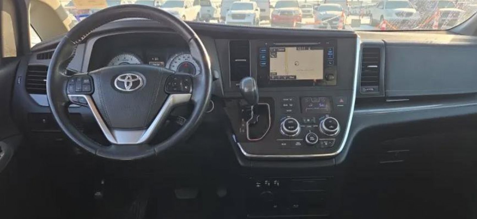 Used 2015 Toyota Sienna SE Premium image 6