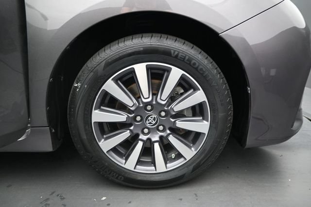 Used 2019 Toyota Sienna Limited FWD image 17